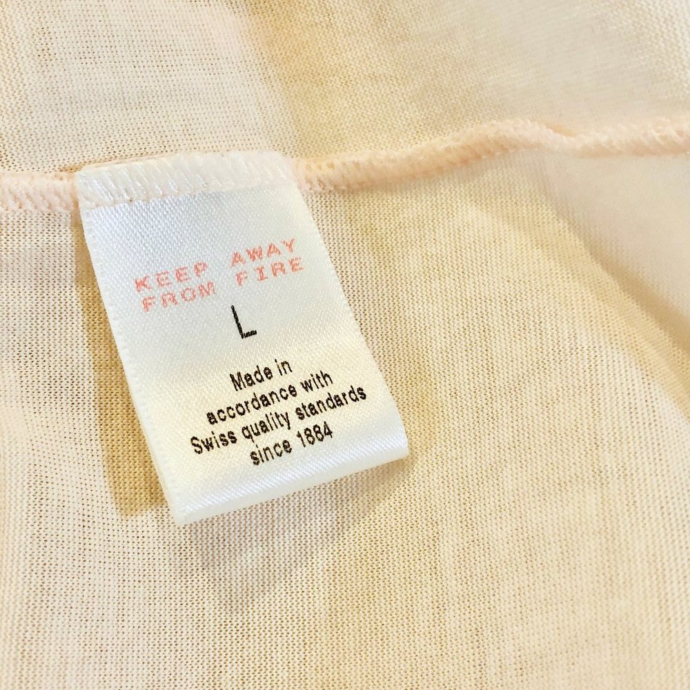 Hanro of Switzerland Short Nightgown in Blush Pink - Picture 7 of 8